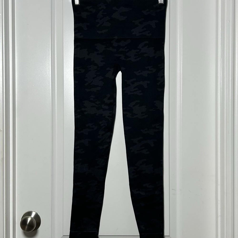 Spanx High Rise‎ Black Tonal Camo Compression Leggings Gorpcore Athleisure Style